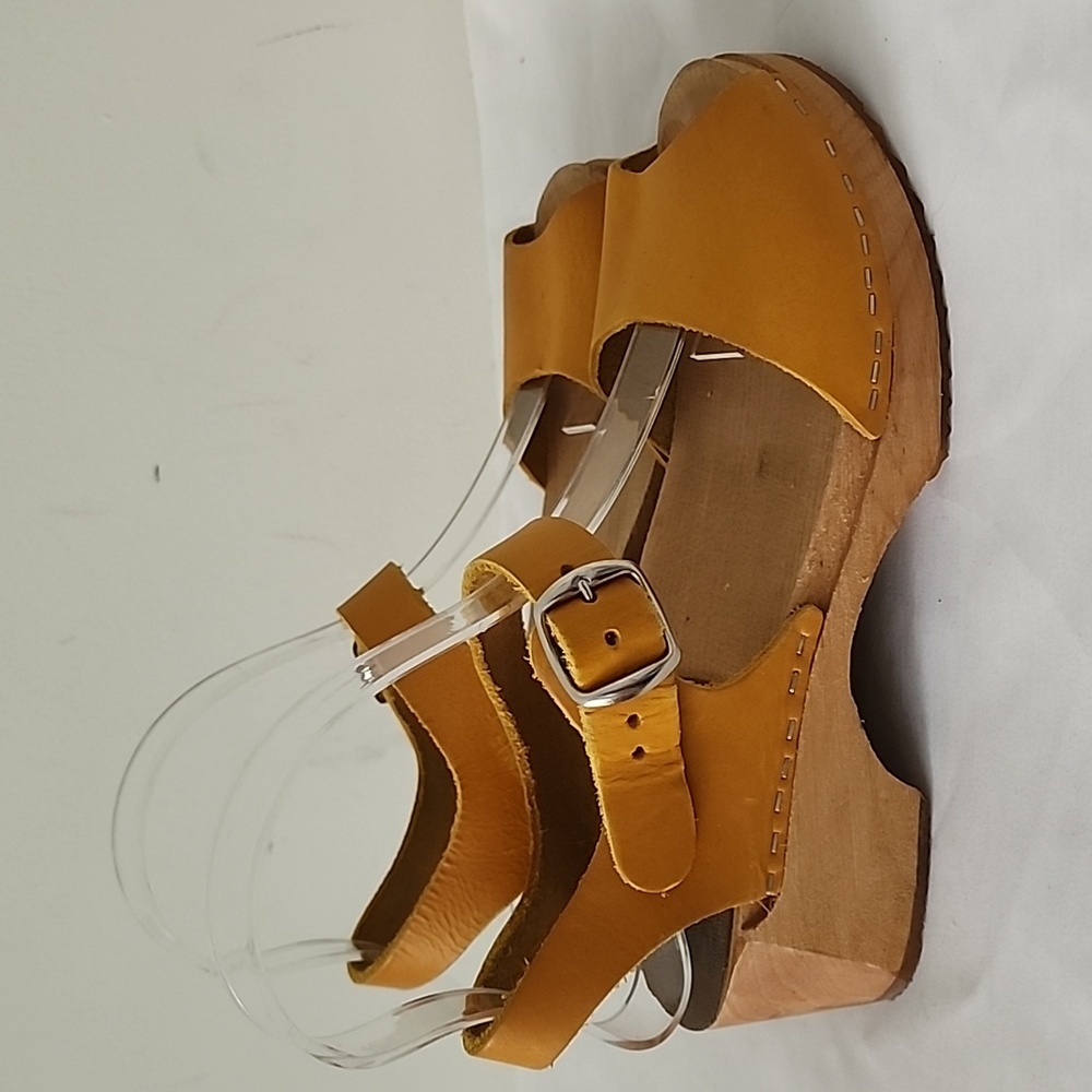 MIA Yellow Leather Mules - Picture 6 of 9